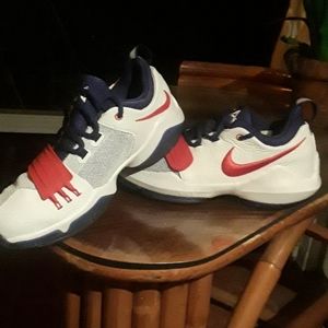 Nike kids 5.5